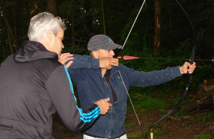 Boogschieten onder begeleiding van een instructeur